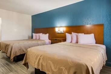 مُتل Rodeway Inn Broken Bowhochatown