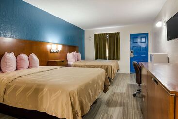 مُتل Rodeway Inn Broken Bowhochatown