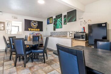 مُتل Rodeway Inn