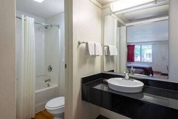 مُتل Travelodge By Wyndham Essington / Philadelphia Airport