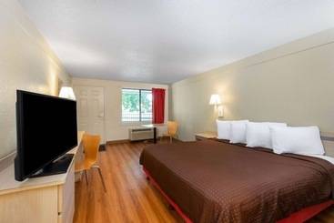 مُتل Travelodge By Wyndham Essington / Philadelphia Airport