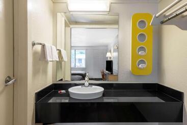 مُتل Travelodge By Wyndham Essington / Philadelphia Airport