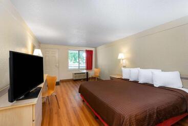 مُتل Travelodge By Wyndham Essington / Philadelphia Airport