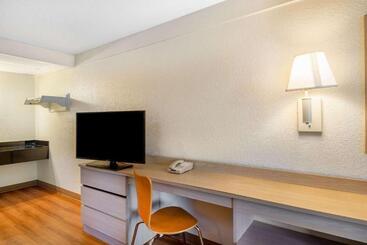مُتل Travelodge By Wyndham Essington / Philadelphia Airport