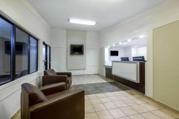مُتل Travelodge By Wyndham Essington / Philadelphia Airport