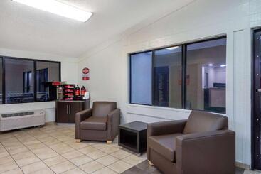 مُتل Travelodge By Wyndham Essington / Philadelphia Airport