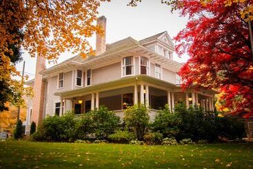 تختخواب و صبحانه Blackwell