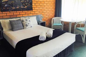 Bosuns Inn Motel