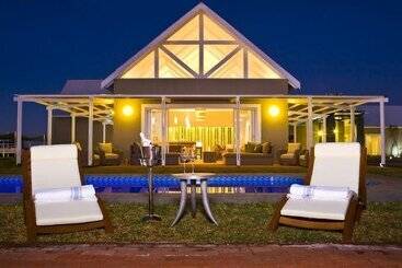 هتل Africa Safari Lodge