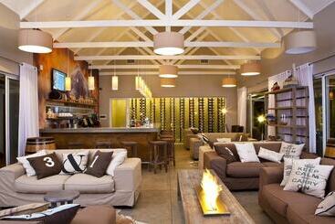هتل Africa Safari Lodge