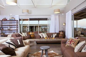 هتل Africa Safari Lodge