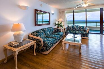 هتل Alupang Beach Tower