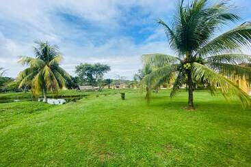 Hotel Amatique Bay