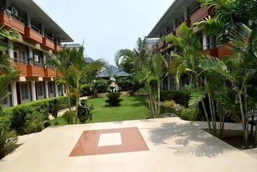 هتل Blue Lily Beach Resort