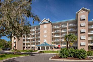 هتل Bluewater By Spinnaker Resorts