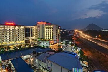 هتل Express Inn The Business Luxury