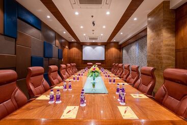 هتل Express Inn The Business Luxury