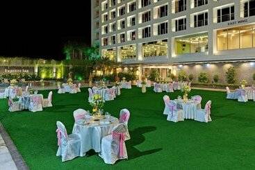 هتل Express Inn The Business Luxury