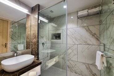 هتل Express Inn The Business Luxury