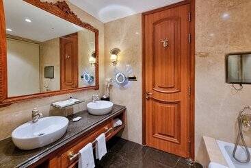 هتل Express Inn The Business Luxury