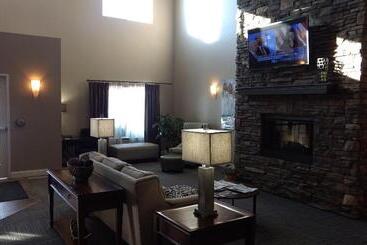 Grandstay Hotel Suites Thief River Falls