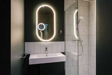 هتل Ibis Lyon Est Meyzieu