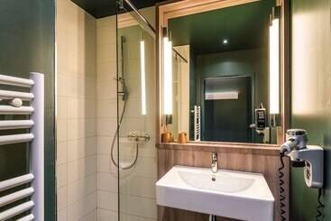 هتل Ibis Lyon Est Meyzieu