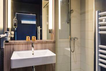 هتل Ibis Lyon Est Meyzieu