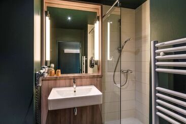 هتل Ibis Lyon Est Meyzieu