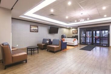 هتل La Quinta Inn & Suites Casino And Bar By Wyndham Glendive