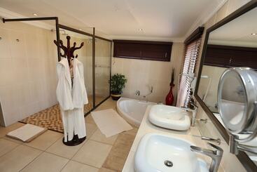هتل Lapa Lange Game Lodge