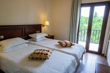 هتل Manthos Mountain Resort & Spa