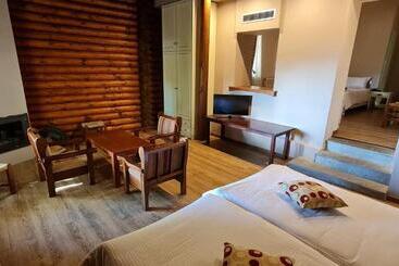 هتل Manthos Mountain Resort & Spa