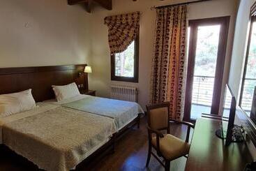 هتل Manthos Mountain Resort & Spa