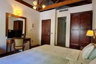هتل Manthos Mountain Resort & Spa