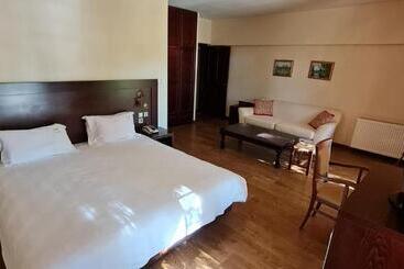 هتل Manthos Mountain Resort & Spa