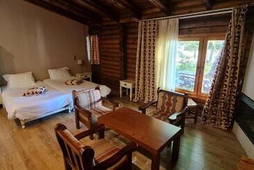 هتل Manthos Mountain Resort & Spa