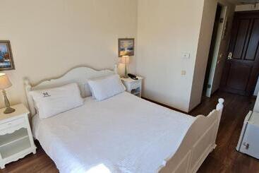 هتل Manthos Mountain Resort & Spa