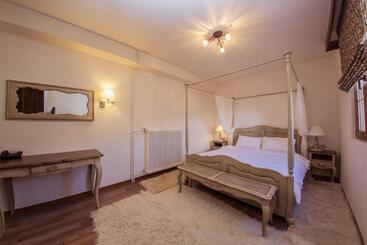 هتل Manthos Mountain Resort & Spa