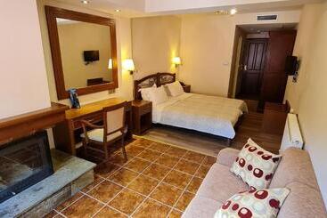 هتل Manthos Mountain Resort & Spa