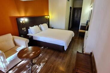 هتل Manthos Mountain Resort & Spa