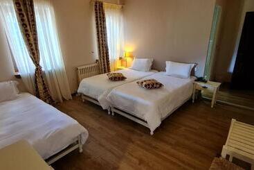 هتل Manthos Mountain Resort & Spa