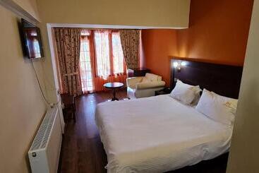 هتل Manthos Mountain Resort & Spa