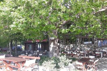 هتل Manthos Mountain Resort & Spa