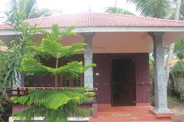 هتل Alleppey Palm Beach Resort & Cafe