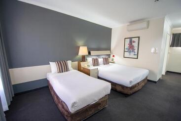 هتل Midcity Motor Lodge