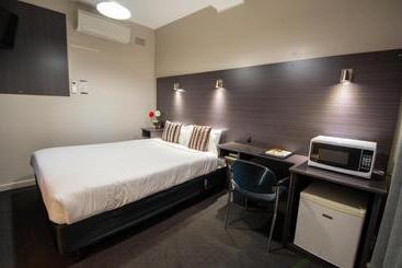 هتل Midcity Motor Lodge