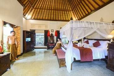 Tirta Ayu Hotel & Restaurant