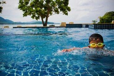 Kaw Kwang Beach Resort
