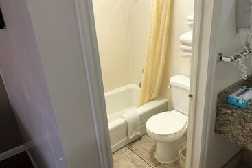 مُتل Ameri Stay Inn & Suites